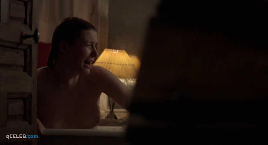 1. Elodie Frege nude – La Main du mal s01e01 (2016)