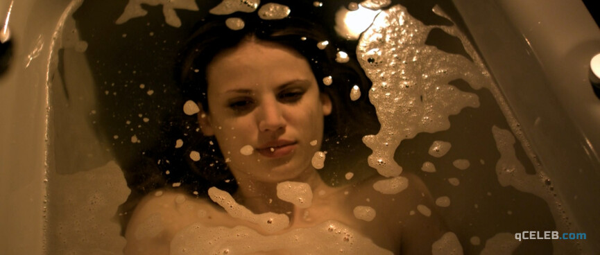 2. Nora Huetz sexy – Mephisto-Effekt (2013)