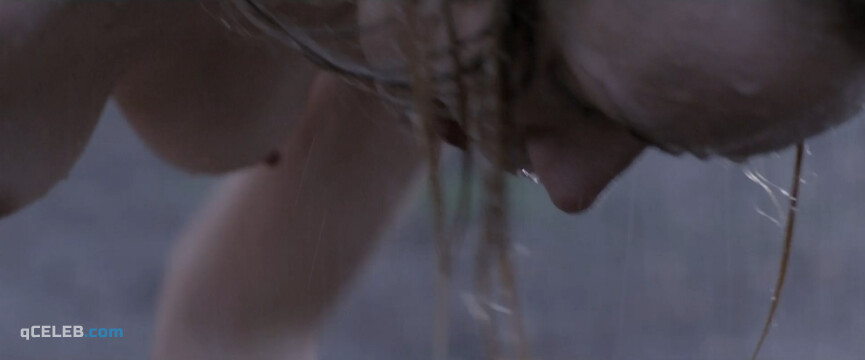 6. Elena Bouryka nude – Della pioggia, noi (2013)