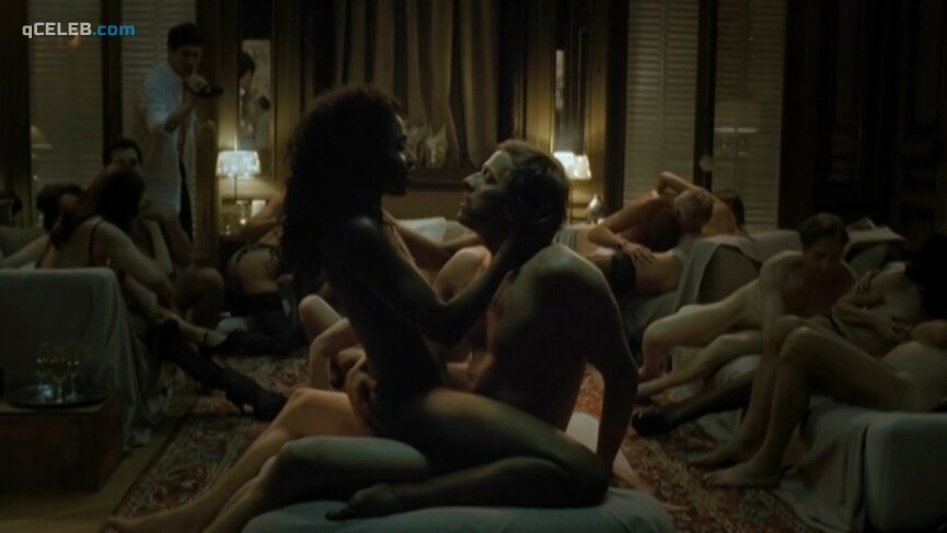9. Sara Martins nude – Pigalle, la nuit s01 (2009)