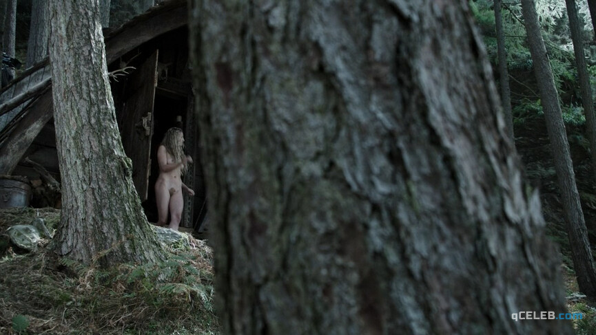 2. Maude Hirst nude – Vikings s01e05 (2013)