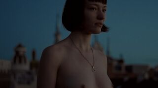 Nerea Revilla Merino nude – Gold (2017)