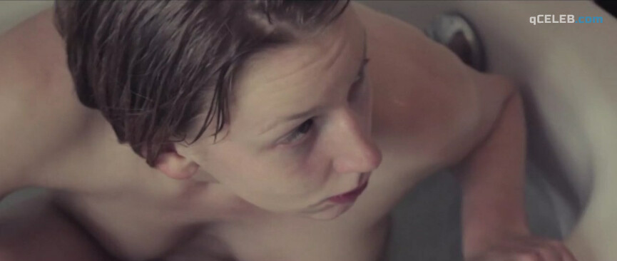 4. Helle Rossing nude – Pige under vand (2012)