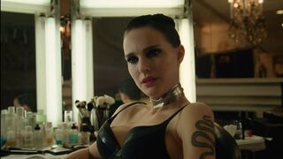 Natalie Portman sexy – Vox Lux (2018)