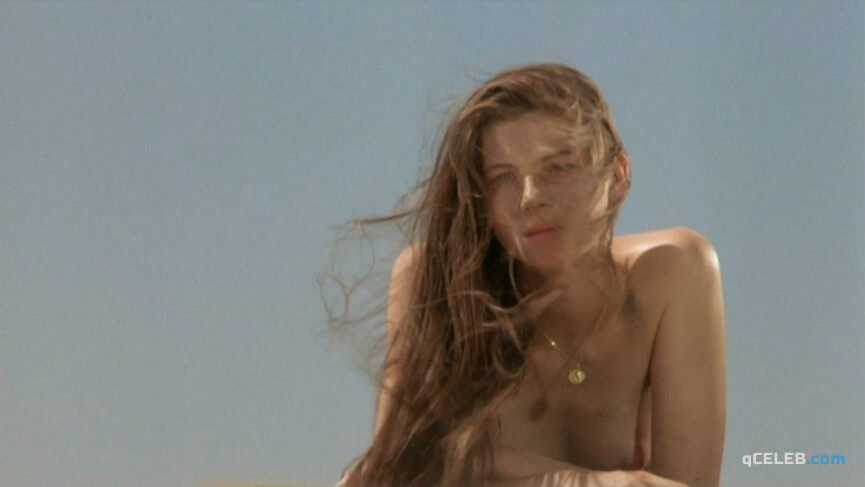 1. Benedicte Loyen nude – Gaspard et Robinson (1990)