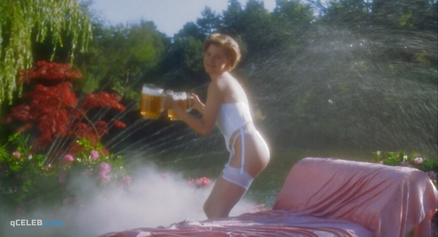 3. Julie Bowen sexy – Happy Gilmore (1996)