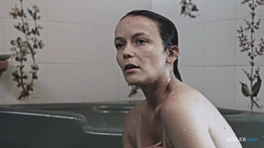 3. Chloe Andre nude – Les Naufragés (2015)
