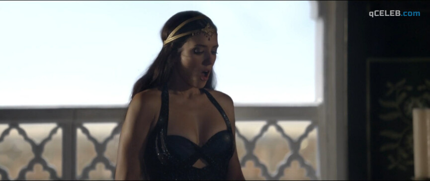 5. Vanessa Guide sexy – The New Adventures of Aladdin (2015)
