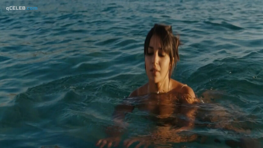 3. Leila Bekhti sexy – Itinéraire bis (2011)