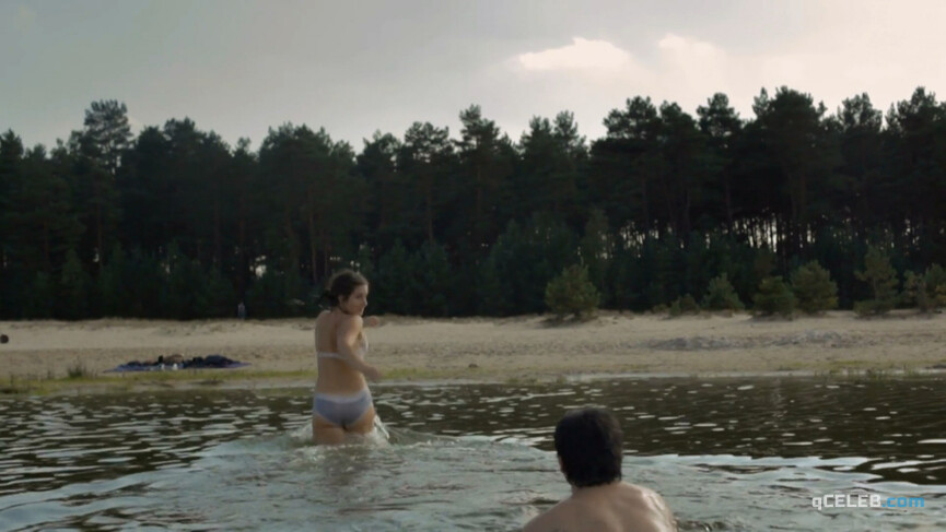 12. Amelie Kiefer nude – Kaptn Oskar (2013)