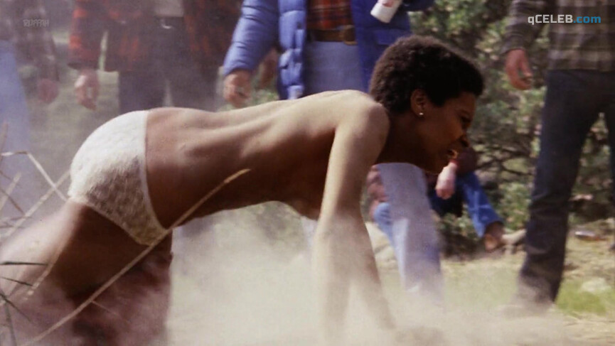 2. Jeannie Bell nude, Lola Falana nude – The Klansman (1974)