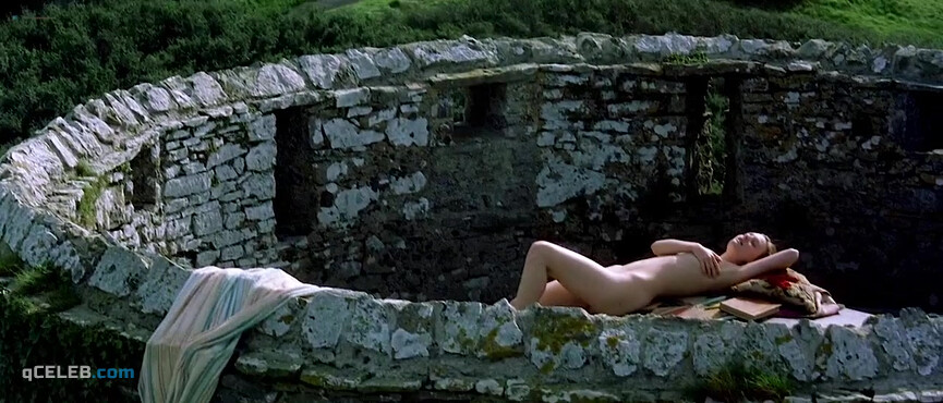 7. Tara Fitzgerald nude, Rose Byrne sexy, Romola Garai sexy – I Capture the Castle (2003)