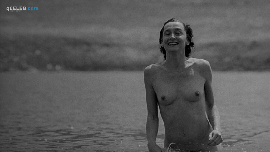4. Anne Brochet nude – Dust (2001)