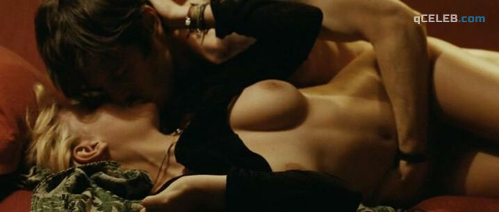 1. Asia Argento sexy, Miriam Giovanelli nude – Drifters (2011)