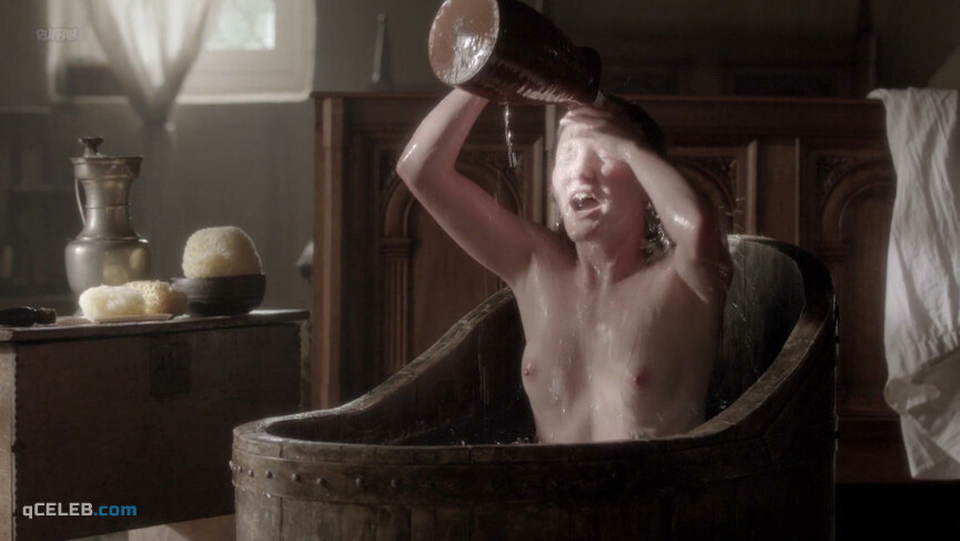 1. Eve Ponsonby nude – The White Queen s01e01 (2013)