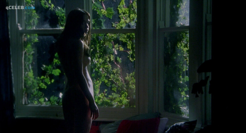 4. Emily Blunt nude, Natalie Press nude – My Summer of Love (2004)