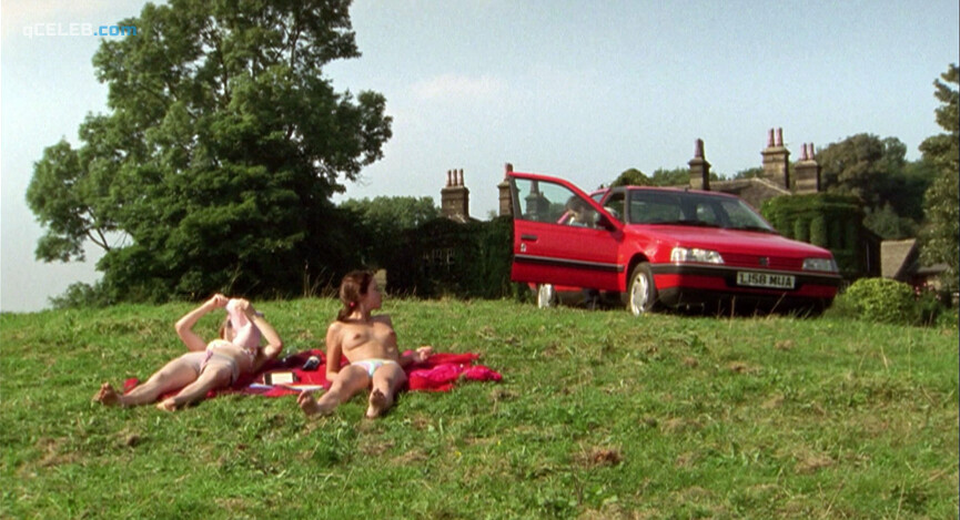 5. Emily Blunt nude, Natalie Press nude – My Summer of Love (2004)