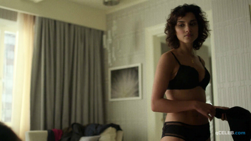 4. Amber Rose Revah sexy – Marvel's The Punisher s01e08 (2017)