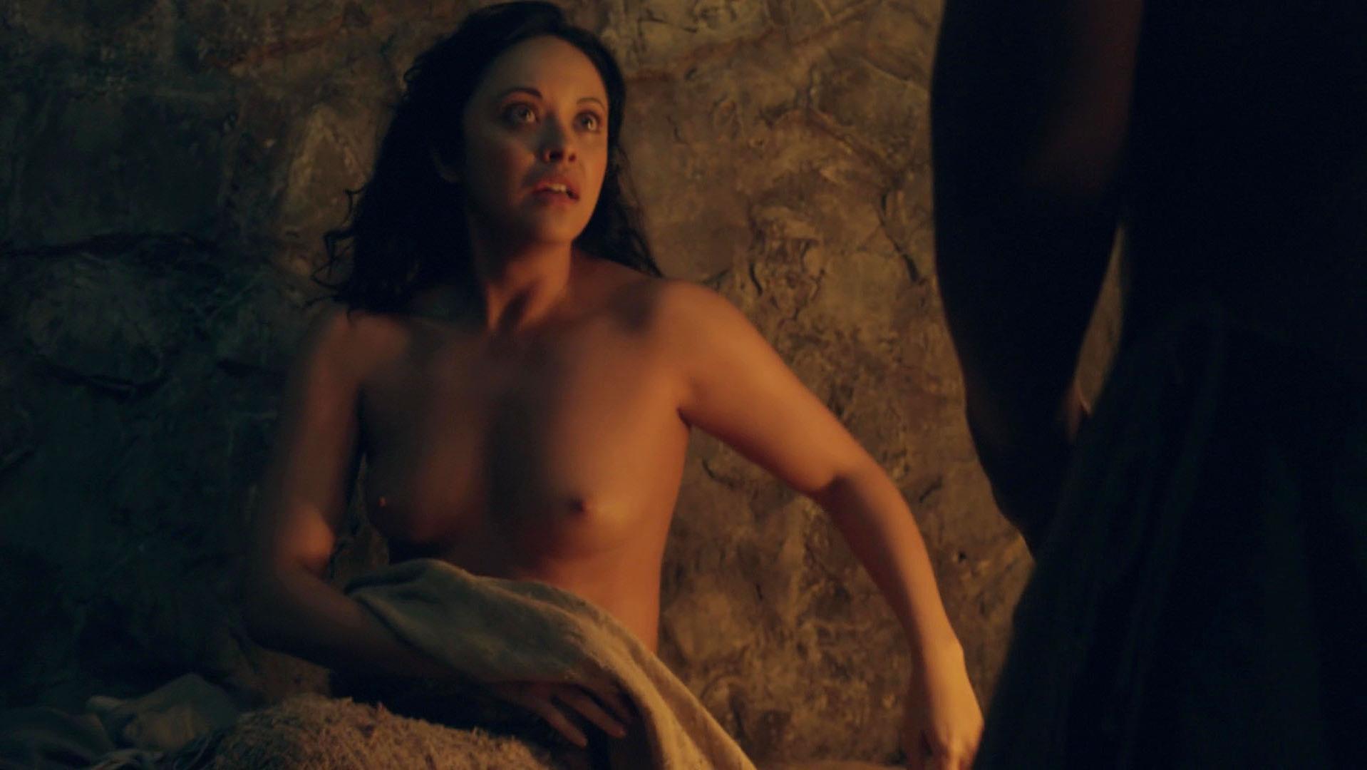 Marisa Ramirez appears nude in the drama show “<b>Spartacus</b>” season 1 episode ...