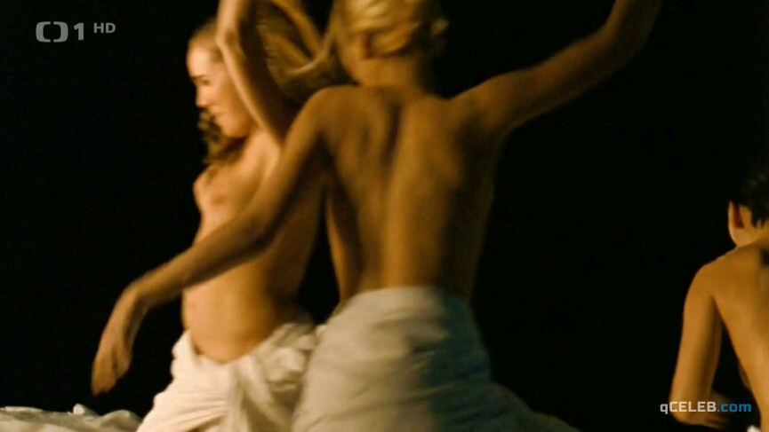 1. Lucie Vondrackova nude, Barbora Seidlova nude, Martina Klirova nude – Snowboarďáci (2004)