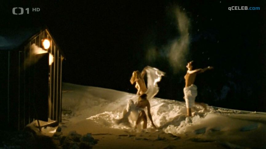 3. Lucie Vondrackova nude, Barbora Seidlova nude, Martina Klirova nude – Snowboarďáci (2004)