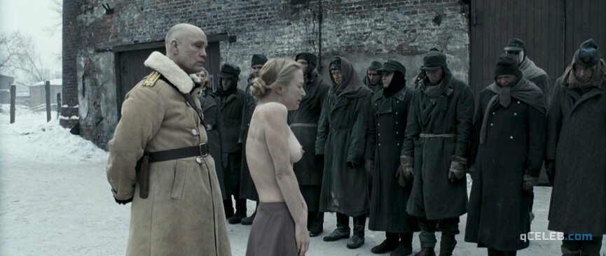 2. Vera Farmiga nude, Natalie Press nude – In Tranzit (2006)