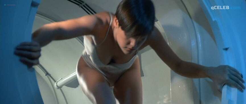1. Carey Lowell sexy, Talisa Soto sexy – Licence to Kill (1989)
