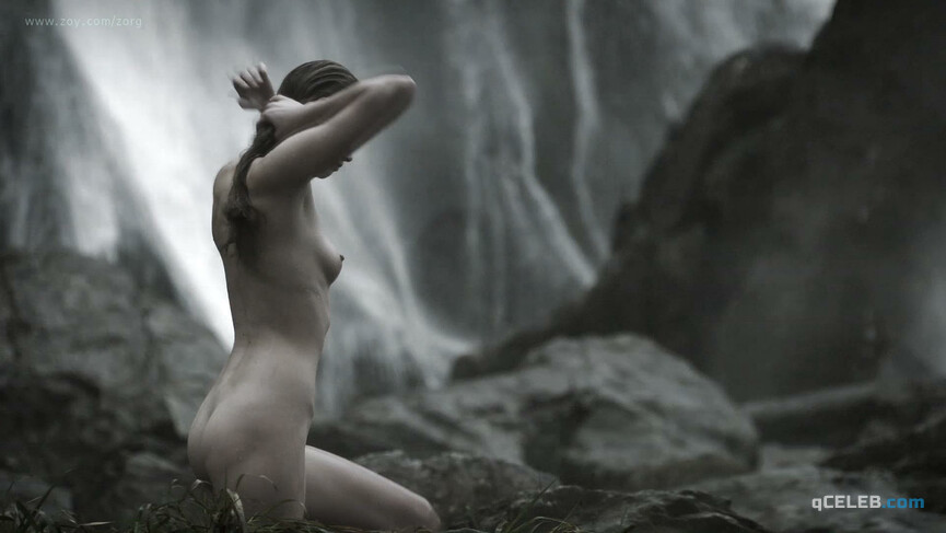 1. Alyssa Sutherland nude – Vikings s01e09 (2013)