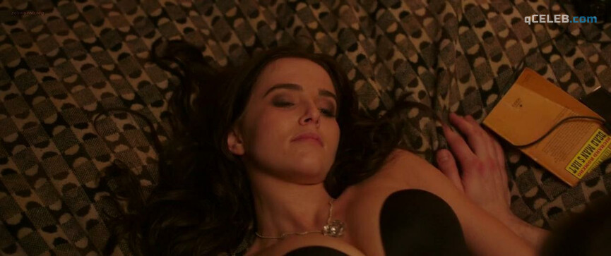 2. Zoey Deutch sexy – Vampire Academy (2014)
