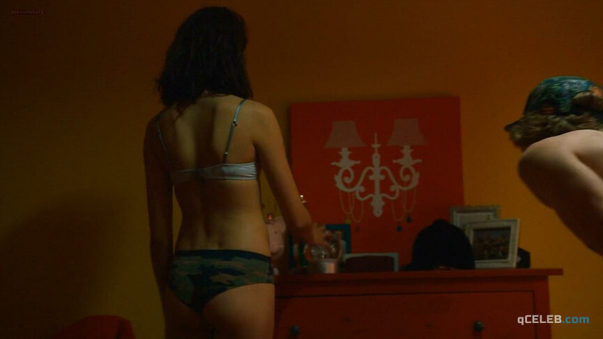 3. Margaret Qualley sexy – The Leftovers s01e01 (2014)