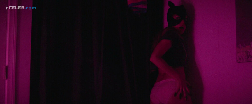 2. Aubrey Plaza sexy – Ingrid Goes West (2017)