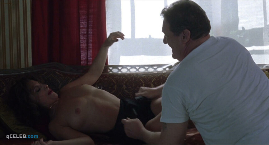 2. Mira Sorvino sexy – Summer of Sam (1999)