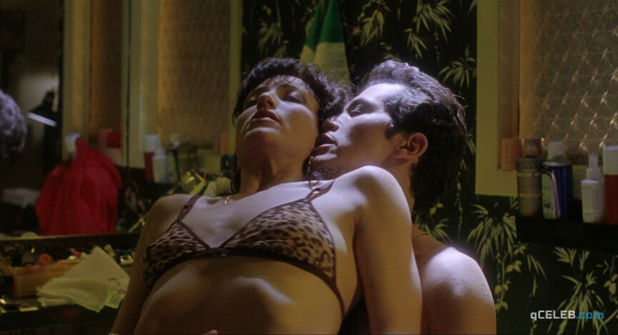 3. Mira Sorvino sexy – Summer of Sam (1999)