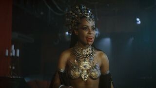 Aaliyah sexy – Queen of the Damned (2002)