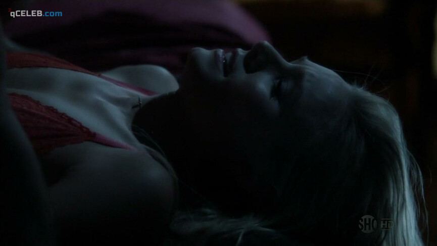 1. Kristen Bell sexy – House of Lies s01e08 (2012)