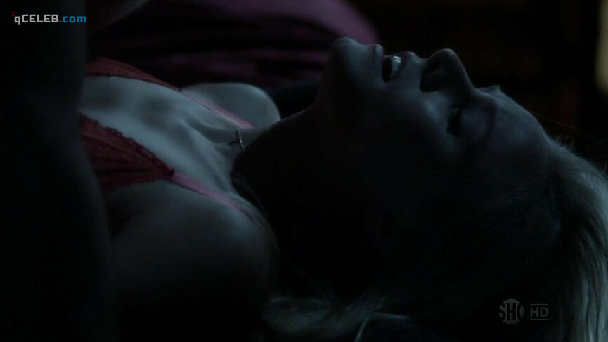 2. Kristen Bell sexy – House of Lies s01e08 (2012)