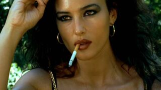 Monica Bellucci sexy – Dobermann (1997)