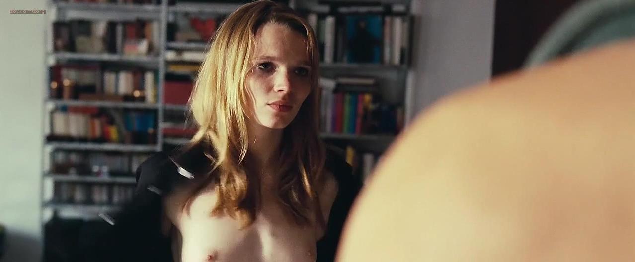 Karoline Herfurth nude – A Year Ago in Winter (2008)
