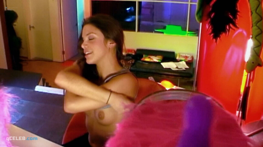 1. Vanessa Ferlito nude, Liz Owens nude – On_Line (2002)