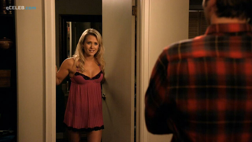 2. Nicky Whelan sexy – Friends with Benefits s01e02 (2011)