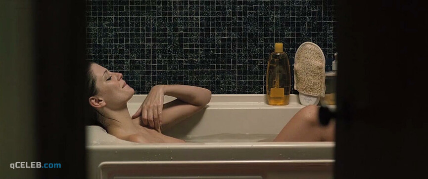 3. Mischa Barton nude, Emily Meade sexy – Assassination of a High School President (2008)
