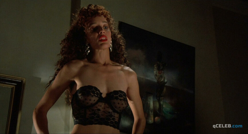 1. Jennifer Beals sexy, Kasi Lemmons nude – Vampire's Kiss (1989)