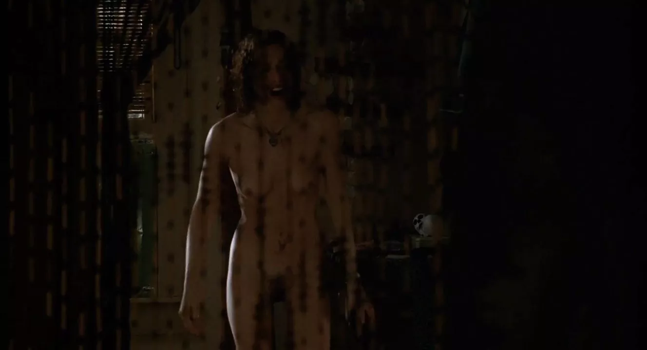 Embeth Davidtz nude – The Gingerbread Man (1998)