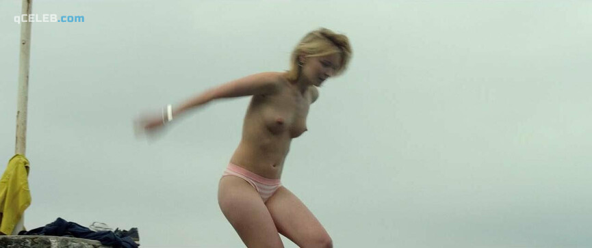 1. Diane Rouxel nude, Emmanuelle Devos sexy – Moka (2016)