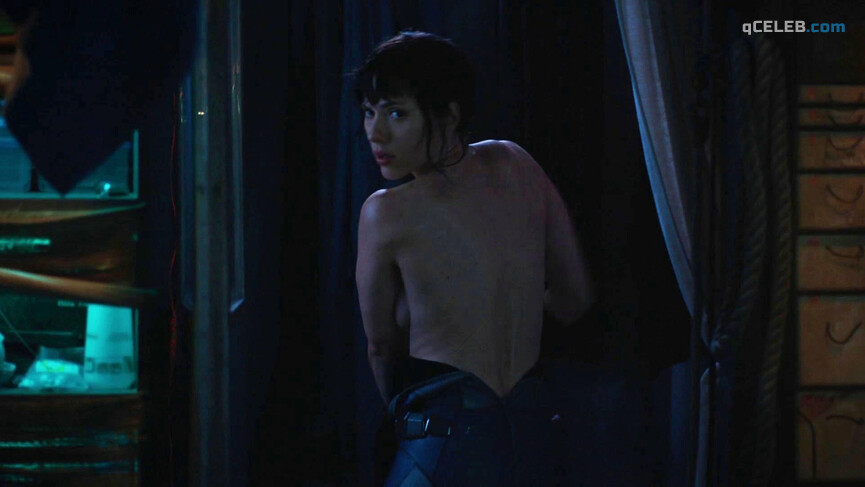 8. Scarlett Johansson sexy – Ghost in the Shell (2017)