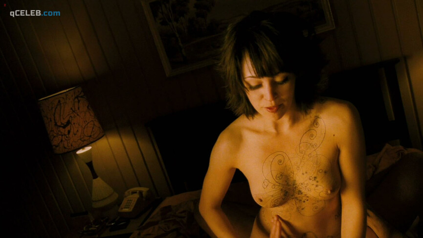 1. Autumn Reeser nude, Sienna Guillory sexy – The Big Bang (2011)
