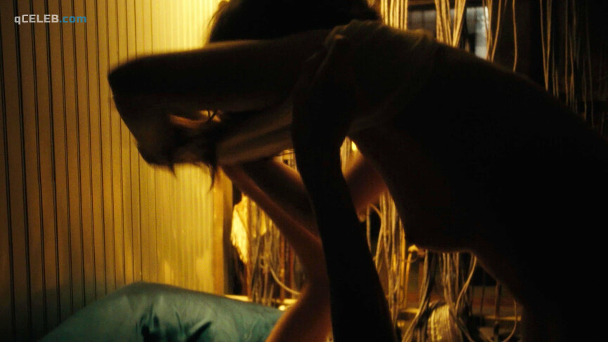 4. Naomi Watts nude, Sophie Cookson nude – Gypsy s01e07 (2017)
