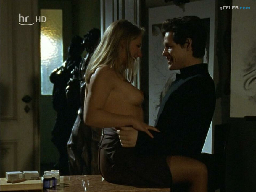 1. Anna Carlsson nude – Sophie — Schlauer als die Polizei erlaubt (1997)