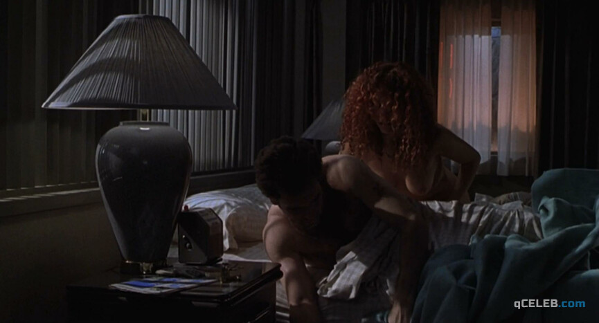 1. Maria Bello nude, Amanda Kravat nude – Duets (2000)