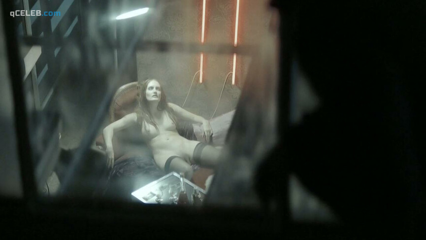 2. Gabriela Cerna nude – Cirkus Bukowsky s01e02 (2013)